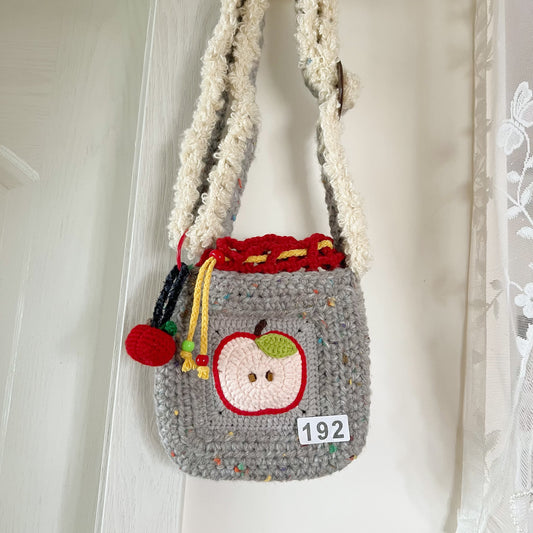 方块苹果 Square apple neck bag