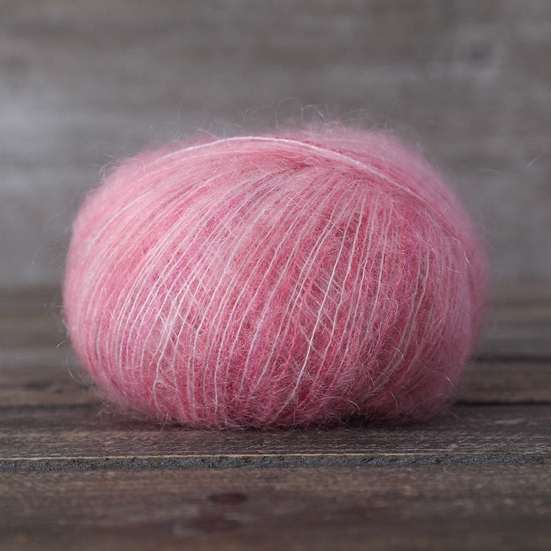 SKYY Freshly dyed, segment-dyed wool and mohair yarn – soft, fine and perfect for hand-knitting