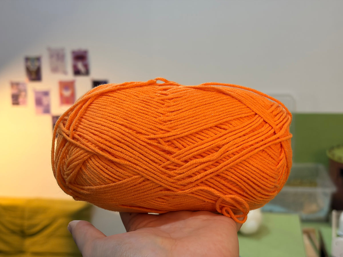 Beginner 5-ply crochet yarn for making bags and amigrumies
