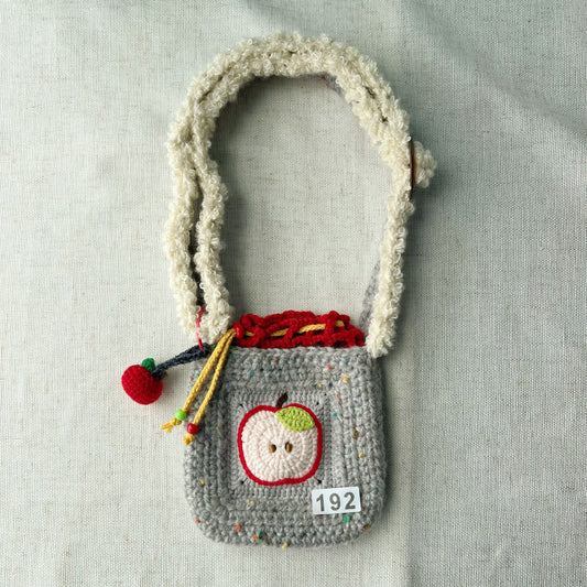 方块苹果 Square apple neck bag