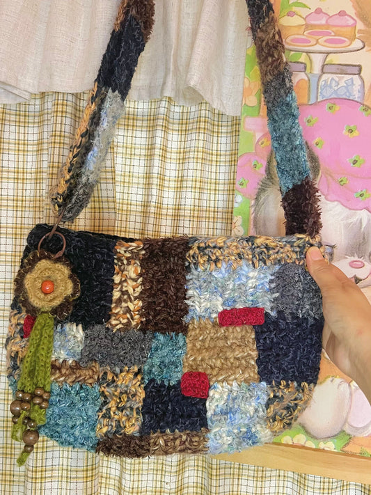 肉桂红茶与旧桌布