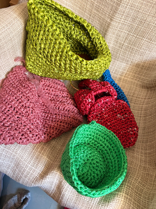 Triangle make up bag  -How to enjoy yarn playground
