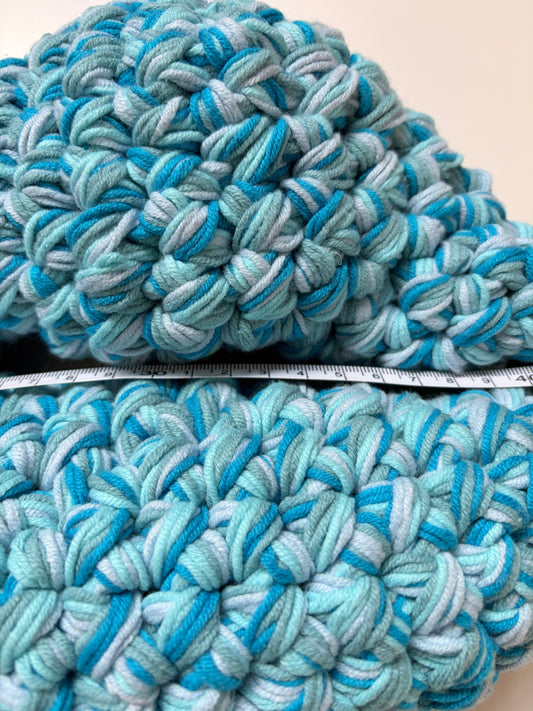 Huge Blue lips -How to enjoy yarn playground