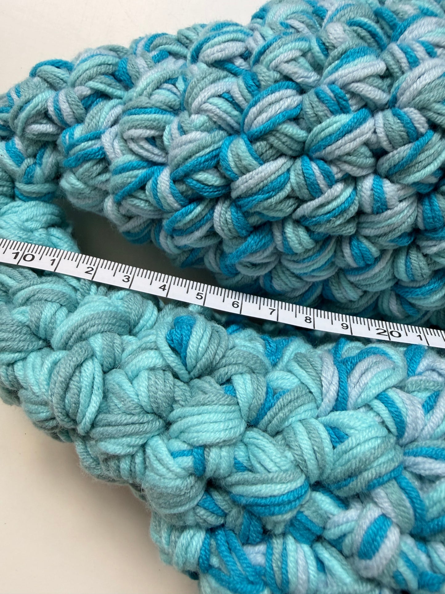 Huge Blue lips -How to enjoy yarn playground