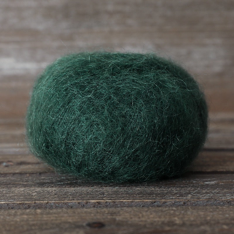 SKYY Freshly dyed, segment-dyed wool and mohair yarn – soft, fine and perfect for hand-knitting