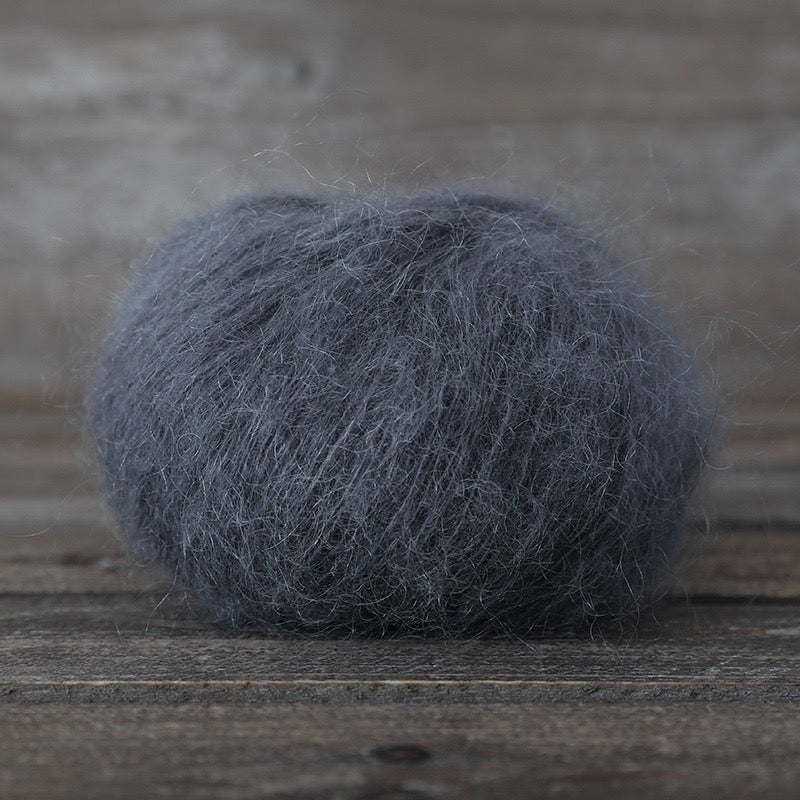 SKYY Freshly dyed, segment-dyed wool and mohair yarn – soft, fine and perfect for hand-knitting