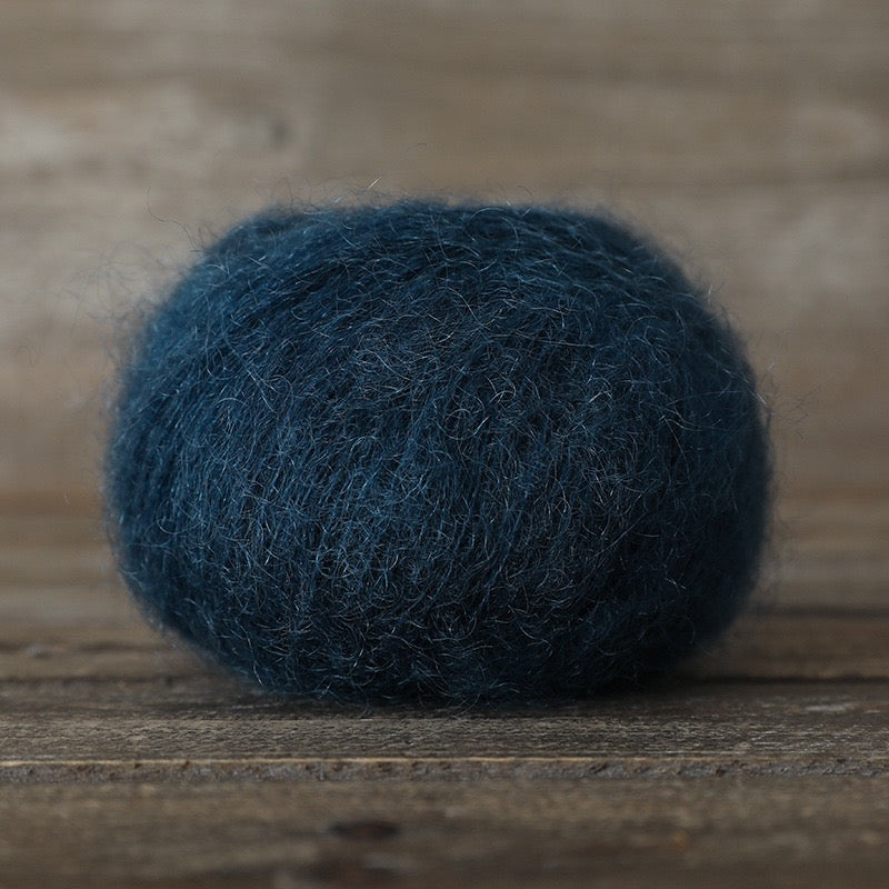 SKYY Freshly dyed, segment-dyed wool and mohair yarn – soft, fine and perfect for hand-knitting
