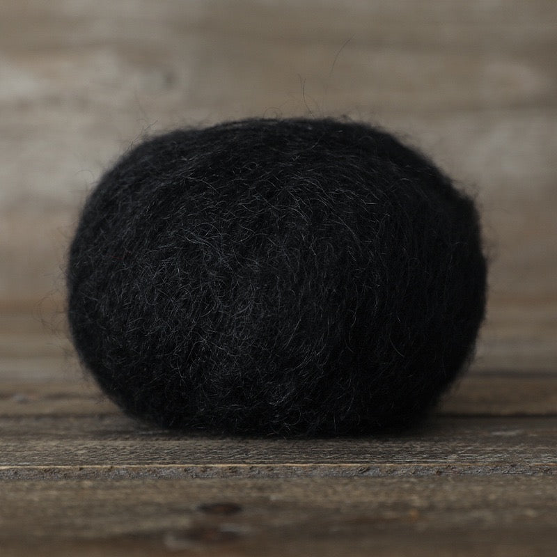 SKYY Freshly dyed, segment-dyed wool and mohair yarn – soft, fine and perfect for hand-knitting