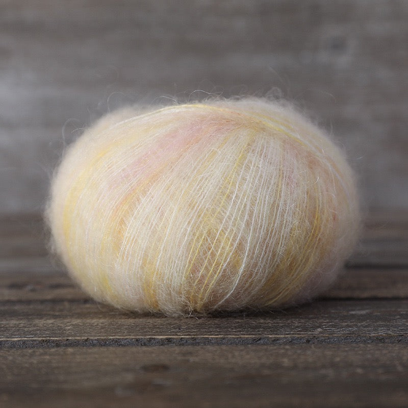 SKYY Freshly dyed, segment-dyed wool and mohair yarn – soft, fine and perfect for hand-knitting