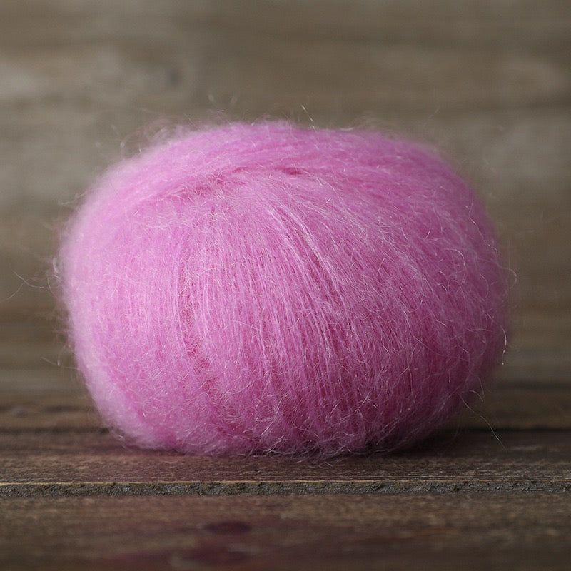 SKYY Freshly dyed, segment-dyed wool and mohair yarn – soft, fine and perfect for hand-knitting