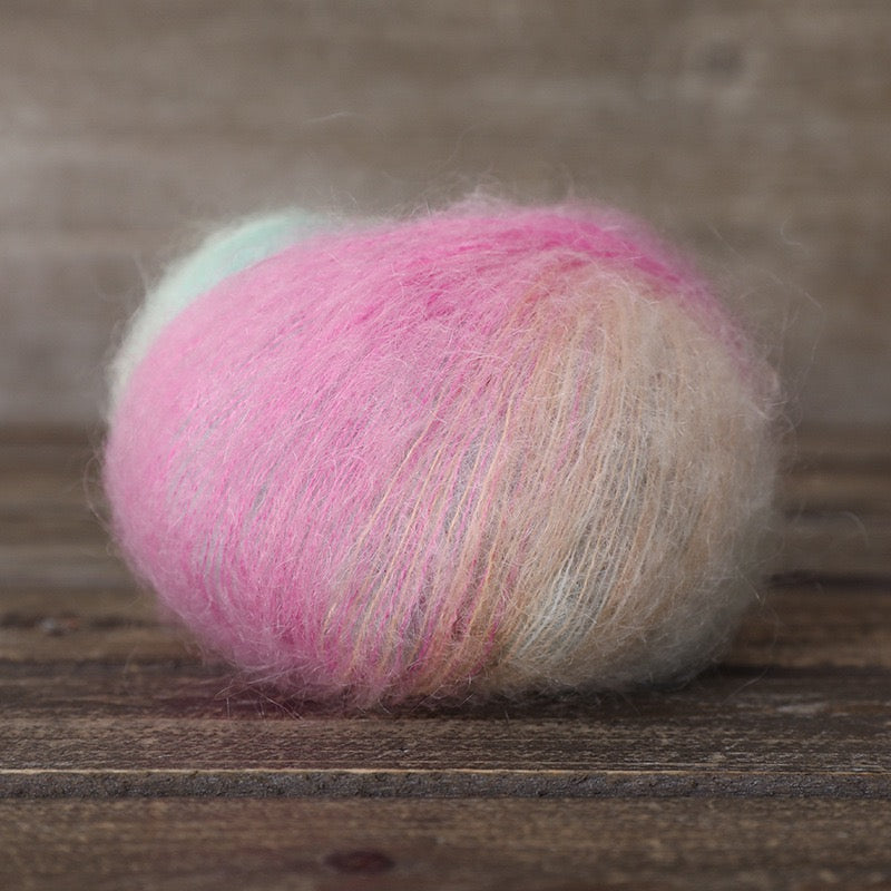 SKYY Freshly dyed, segment-dyed wool and mohair yarn – soft, fine and perfect for hand-knitting