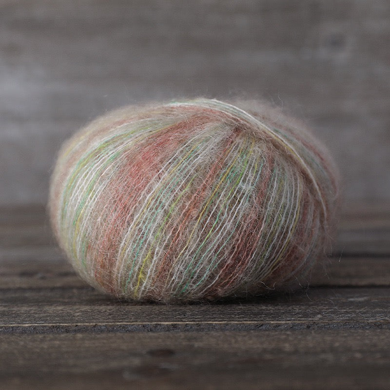SKYY Freshly dyed, segment-dyed wool and mohair yarn – soft, fine and perfect for hand-knitting