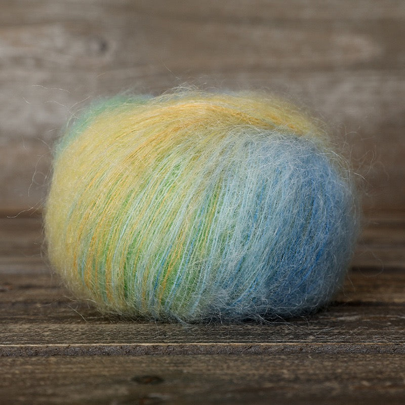SKYY Freshly dyed, segment-dyed wool and mohair yarn – soft, fine and perfect for hand-knitting