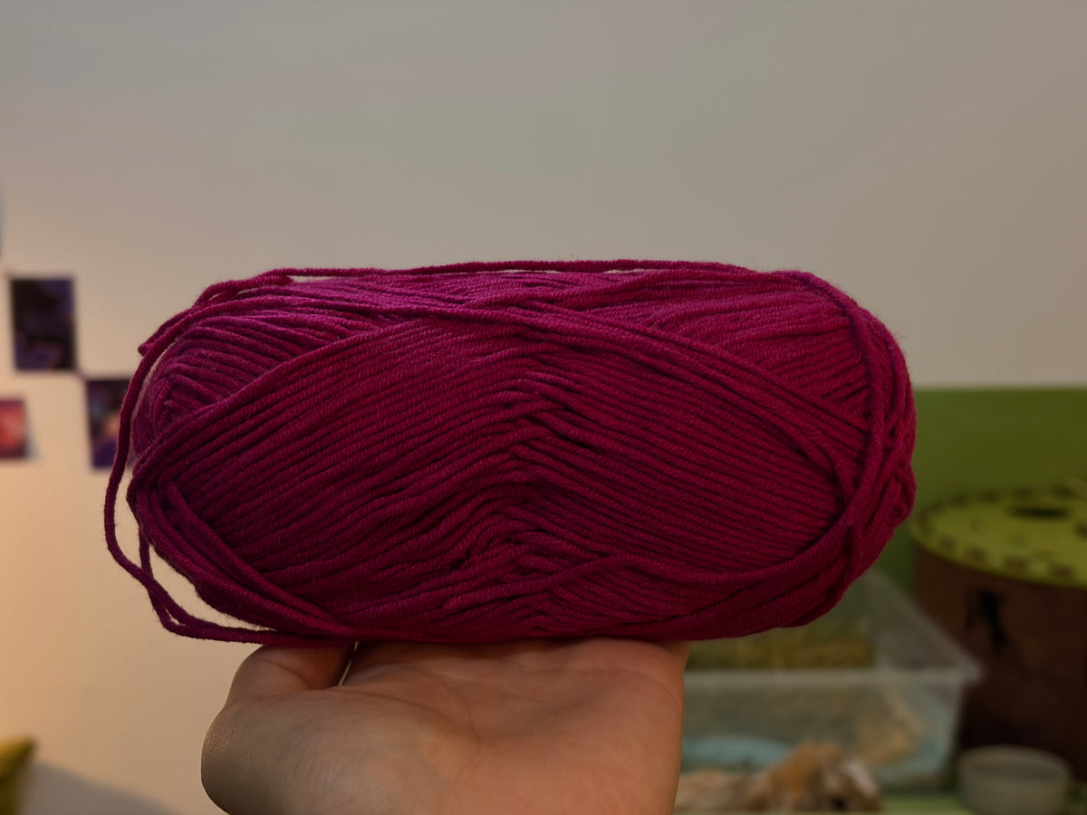 Beginner 5-ply crochet yarn for making bags and amigrumies