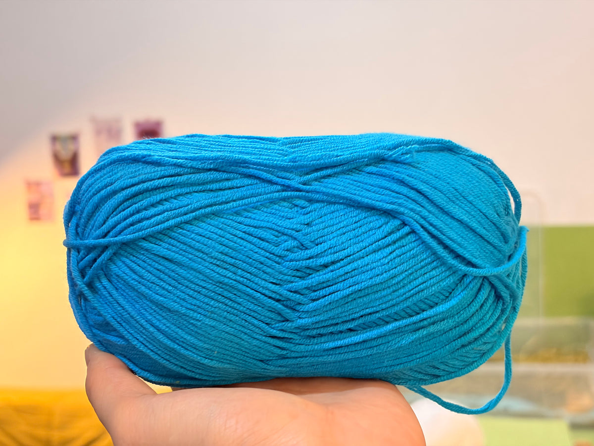 Beginner 5-ply crochet yarn for making bags and amigrumies